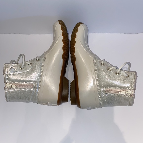 Girls Sperry Boot. Size 3 little girl. - Picture 4 of 6